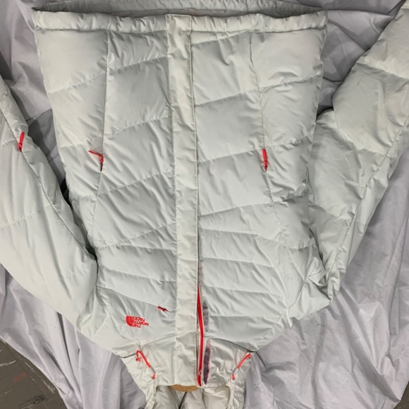 -The Northface winter jacket pink and white - Picture 6 of 6